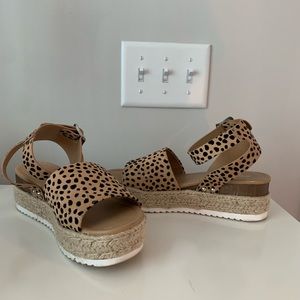 Platform sandals